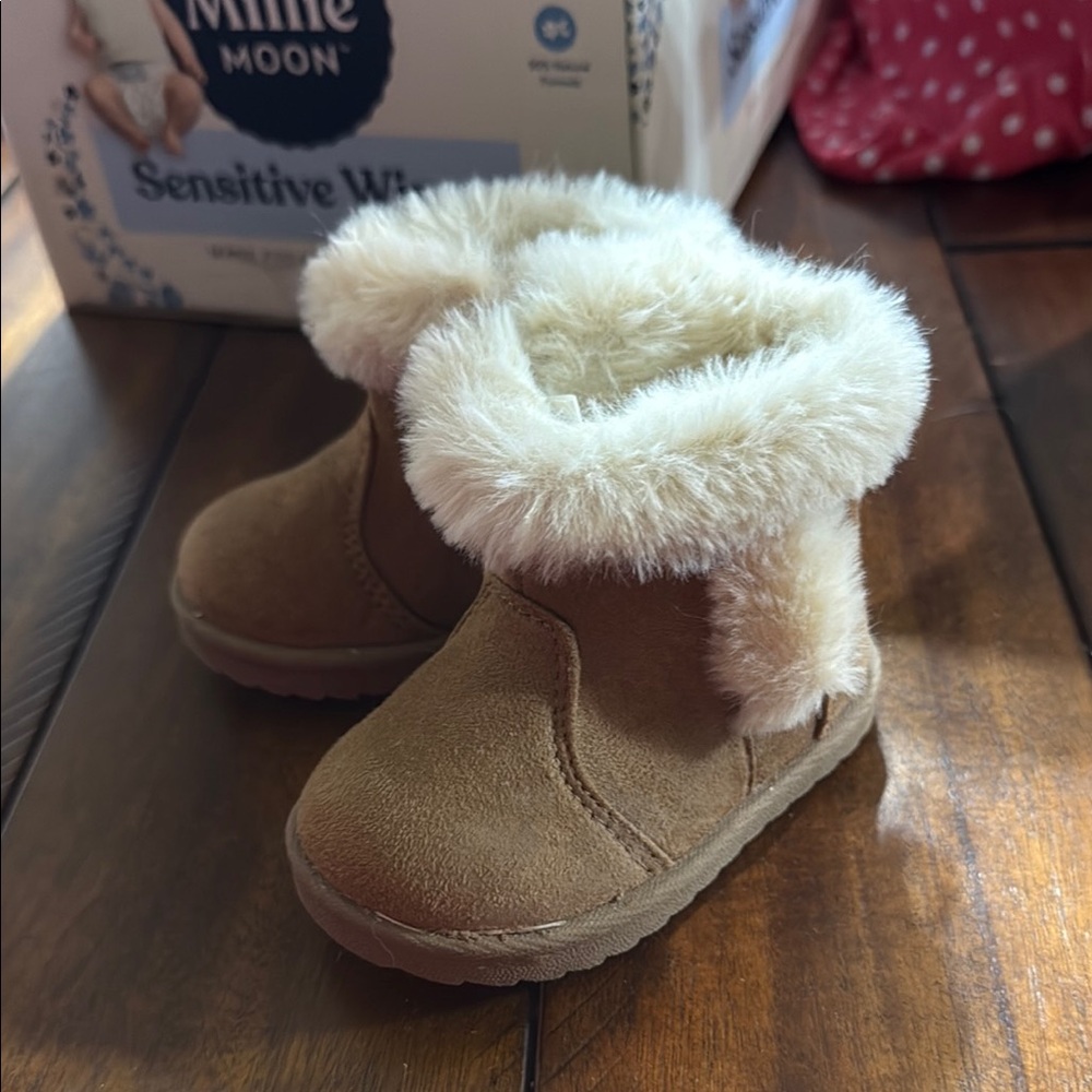 Wonder Nation Tan Baby Boots with Faux Fur
